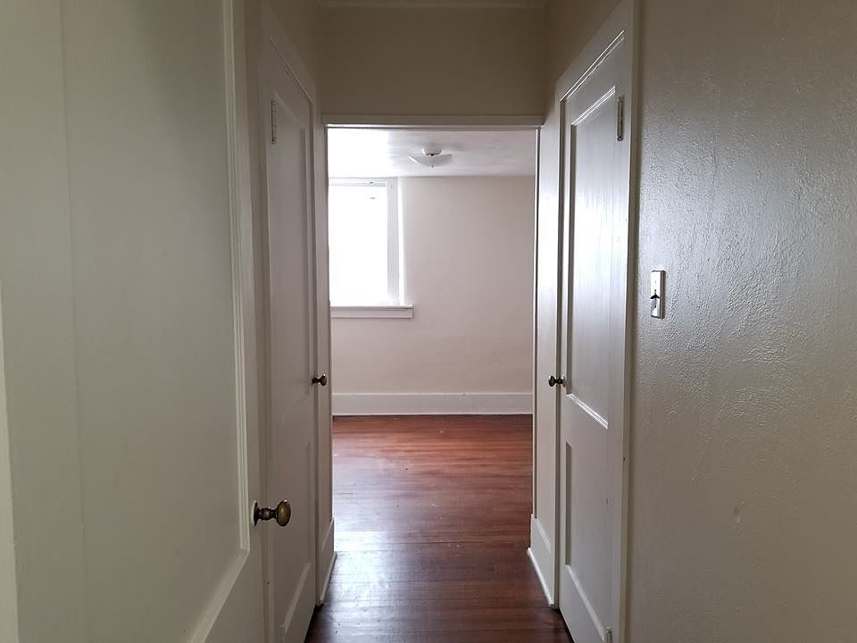 hallway to bedroom 1_01232019