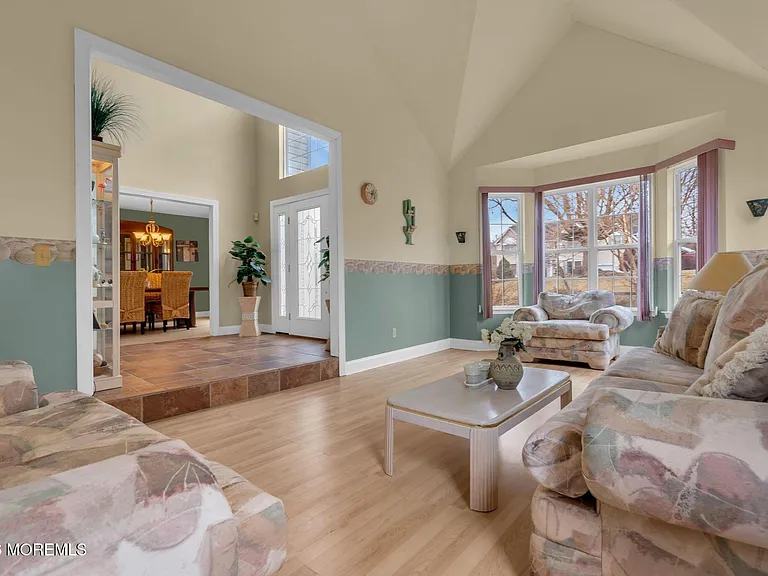 107 Shenandoah Blvd — Photo 9