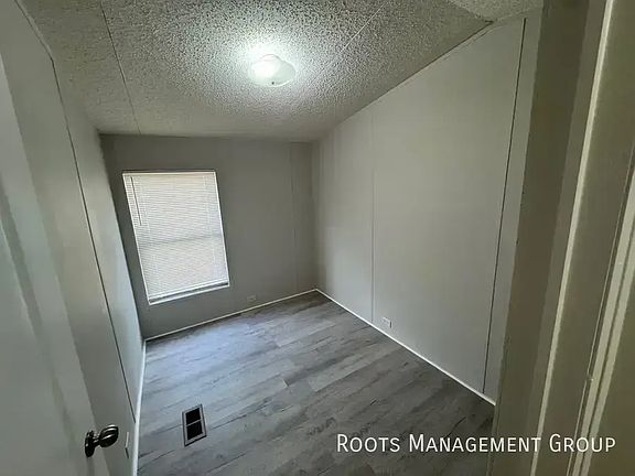 5th image of 115 W Loudon Ave #J072-j72