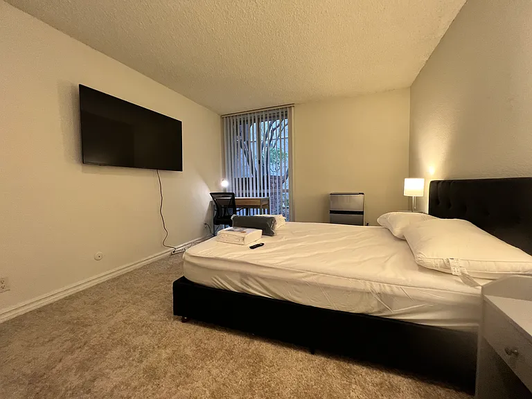 6425 Green Valley Cir — Photo 14