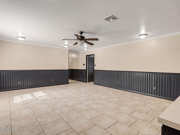 4th image of 218 Acorn Dr