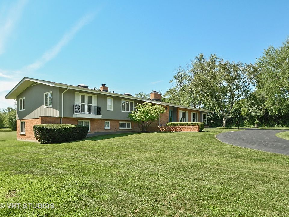 1st image of 17 Graymoor Ln