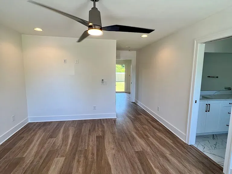 904 N Maple St — Photo 29