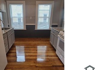 38 Livingston Pl, Bridgeport, CT 06610