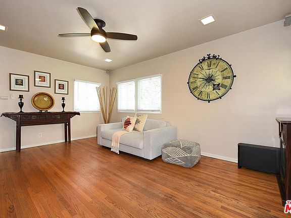 5th image of 2707 Barry Ave