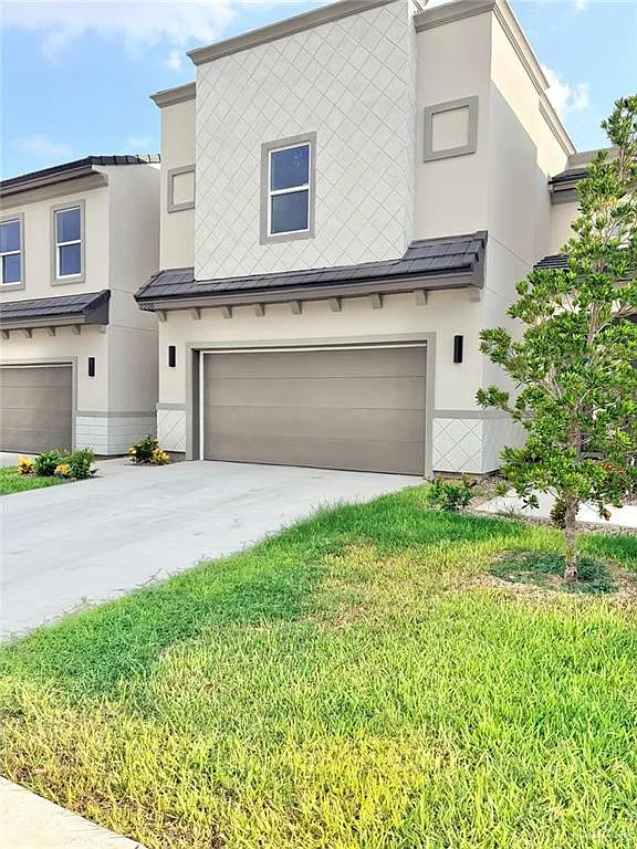 3 bed, 2.5 bath, 2096 sqft, $2,100 — Photo 1