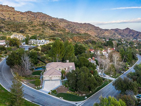 2nd image of 5462 Edge Cliff Cir