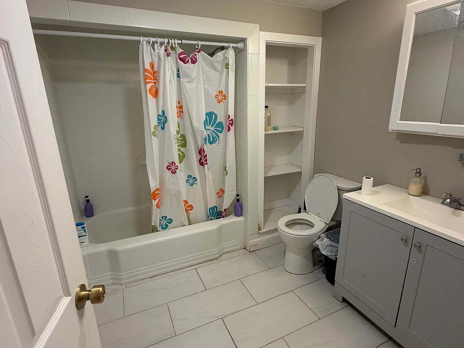 4 bed, 2100 sqft, $3,800 — Photo 4