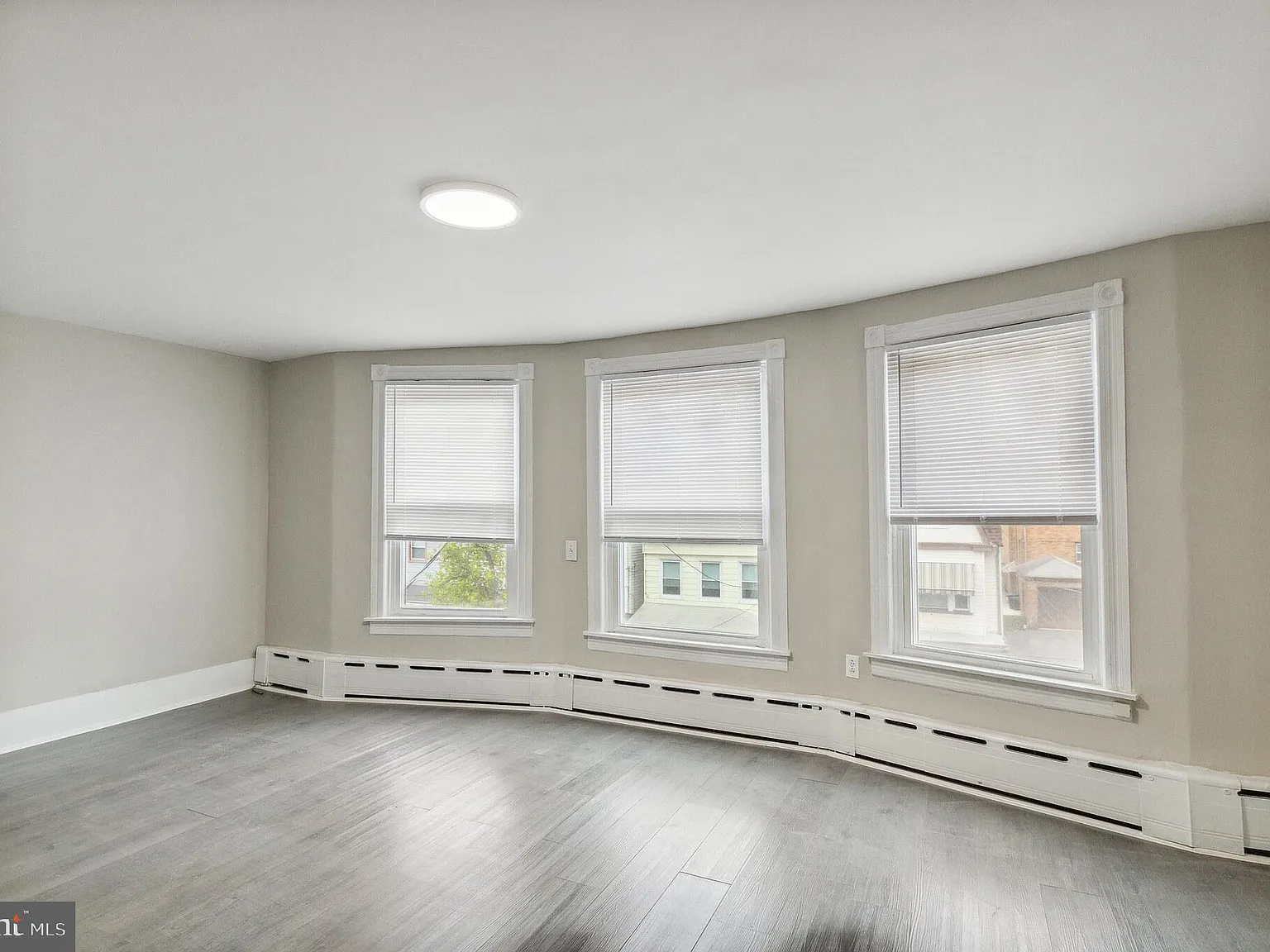 2 bed, 1000 sqft, $1,095 — Photo 2