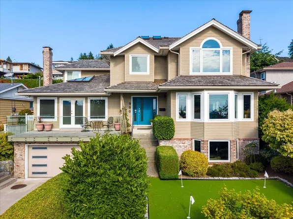 990 Leyland St, West Vancouver, BC V7T 2L4