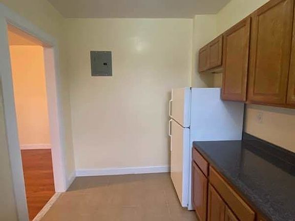 5th image of 2725 Morris Ave APT 1F