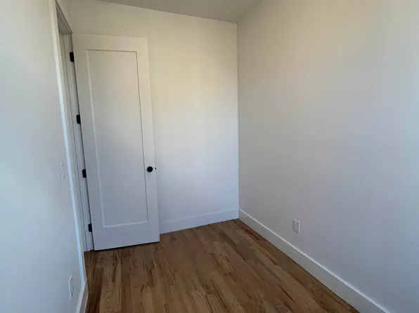 1035 Halsey Street image 15 of 15