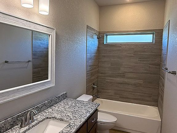 5th image of 2446 Briar Hollow Dr