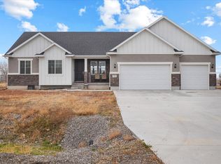 7967 N Spring Valley Ln #321, Lake Point, UT 84074