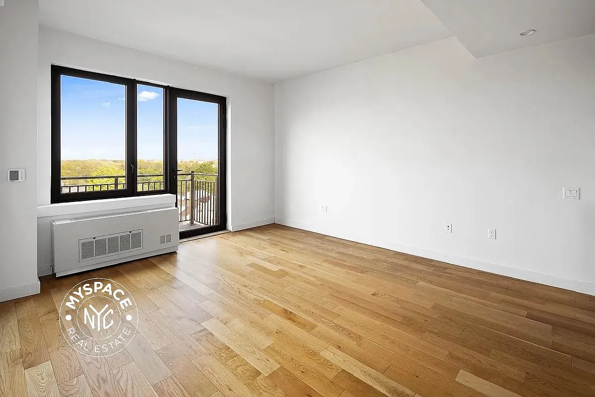 1825 Ocean Avenue — Photo 2