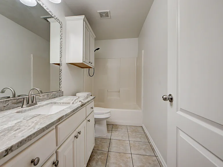 608 Cavecreek St — Photo 36