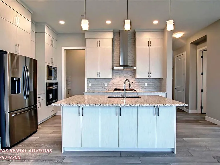 143 Lucas Ter NW #UPPER — Photo 2