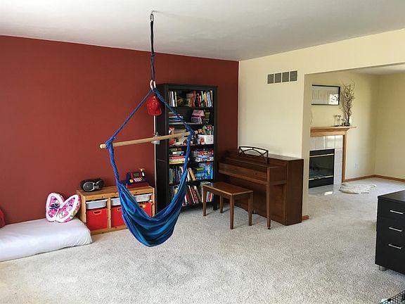 4th image of 827 Berkshire Dr