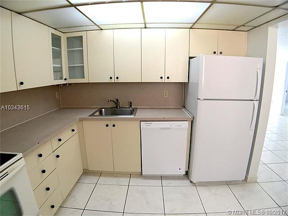 3rd image of 1900 Meridian Ave APT 301