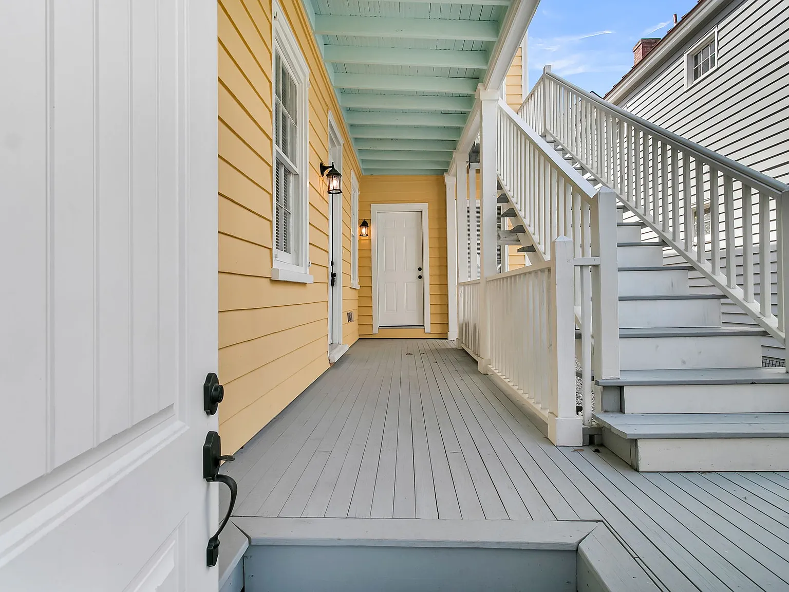 2 bed, 725 sqft, $3,000 — Photo 2