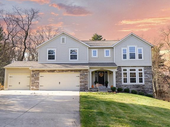 2nd image of 8793 Camelot Dr NE