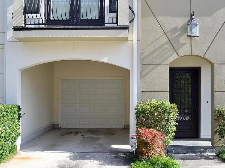 3127 Fairdale Oaks E — Photo 4
