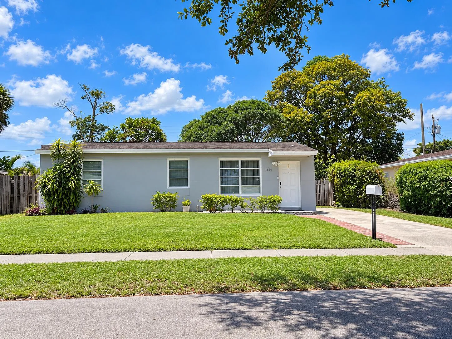 3 bed, 1.0 bath, 920 sqft, $2,500 — Photo 1