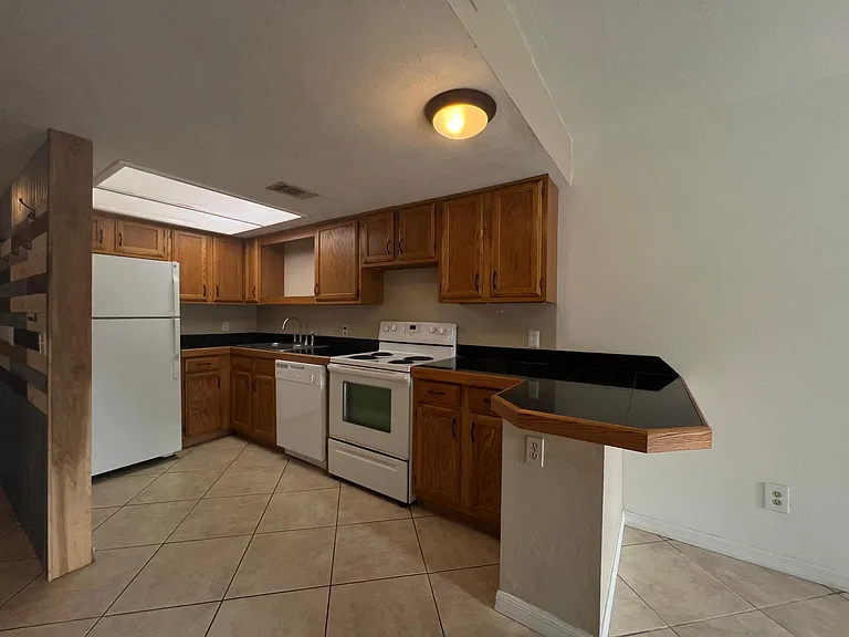 7200 SW 8th Ave #D22 — Photo 14