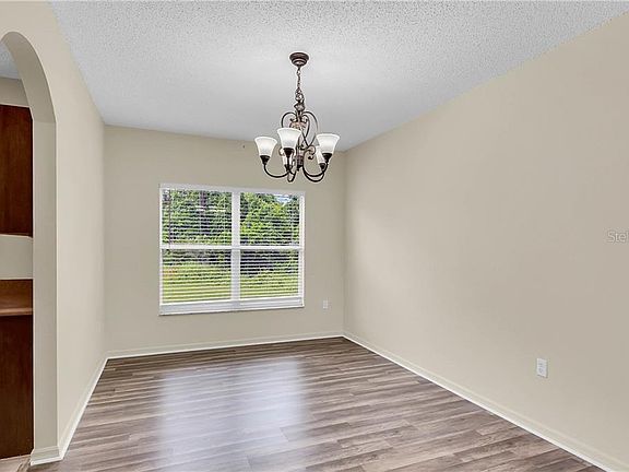 4th image of 452 Athabasca Ct