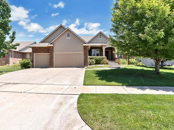 2204 N Stonegate Cir, Andover, KS 67002