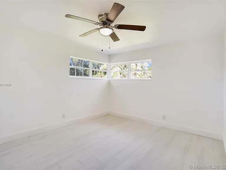 1301 NE 147th St — Photo 5