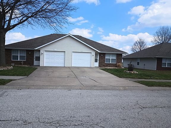 2nd image of 211 Aaron Ln