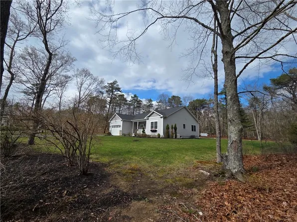 40 Stag Cir, Charlestown, RI 02813