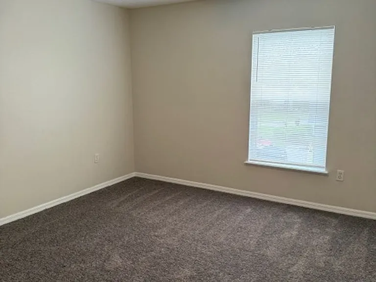 744 Paris Dr — Photo 19