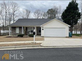 201 Waters Edge Dr, Locust Grove, GA 30248