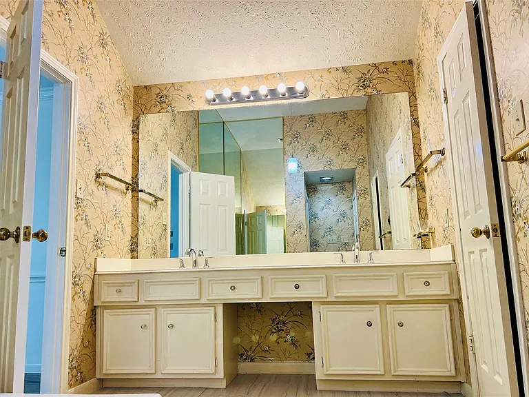 14734 Charlmont Dr — Photo 14