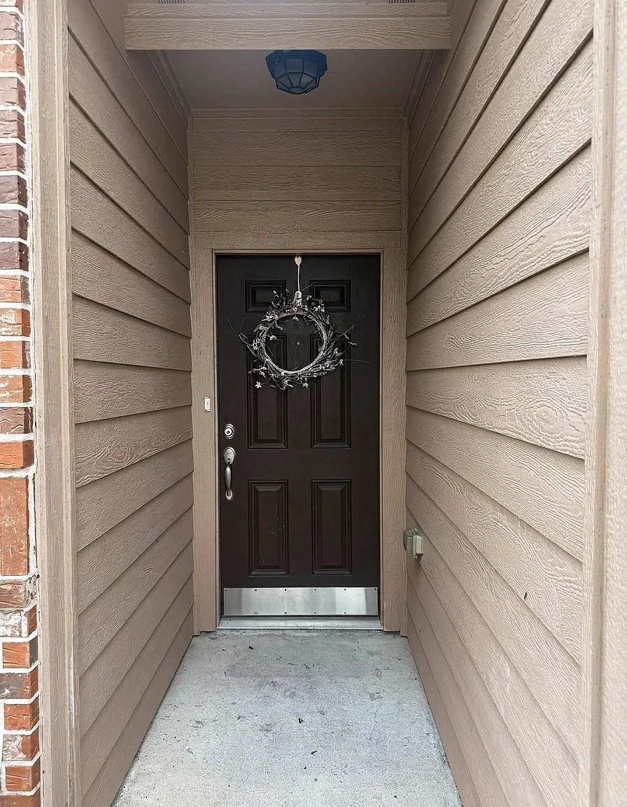 3 bed, 2.0 bath, 1619 sqft, $2,200 — Photo 3
