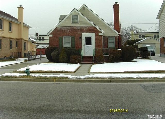 1st image of 17 Irving Ln