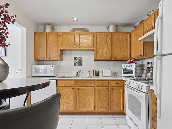 5th image of 71 Larch Ct Unit B