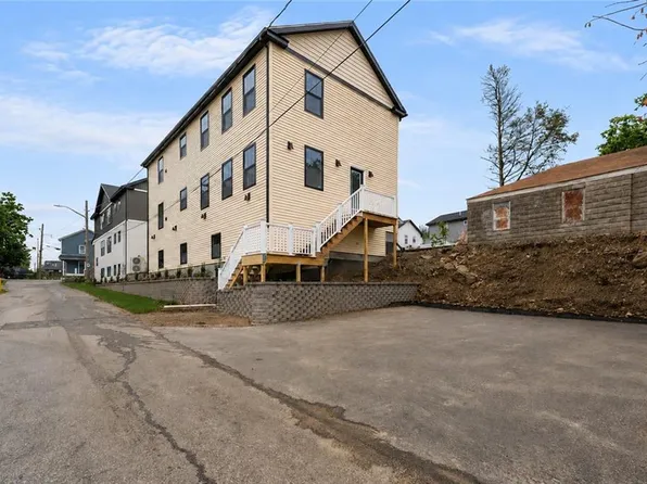 10 Buffalo Ct, Providence, RI 02909