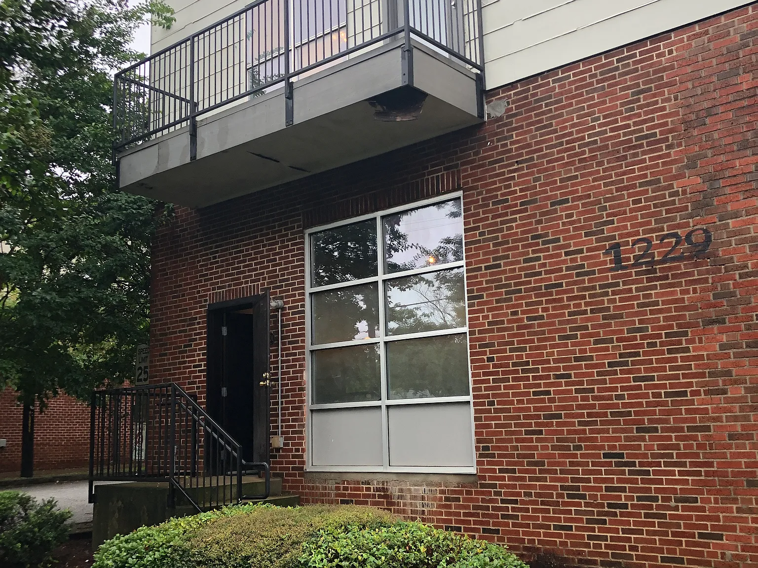 2 bed, 2.5 bath, 1200 sqft, $2,050 — Photo 1