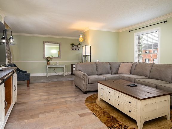 4th image of 2734 Oakland Ave #59
