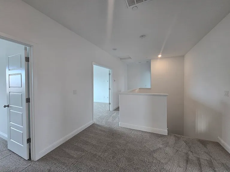 2320 S Claremont Ave — Photo 25