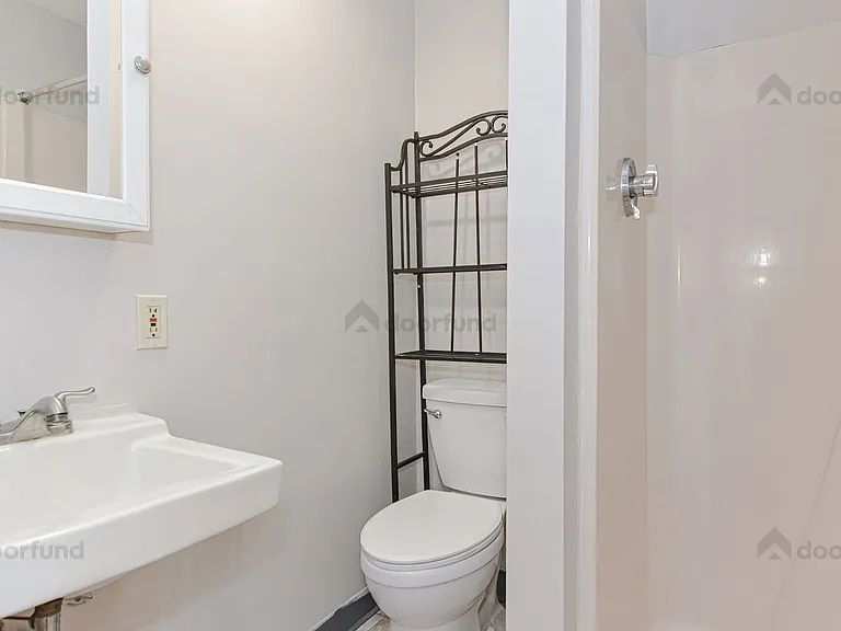 28 Prescott St #6 — Photo 11