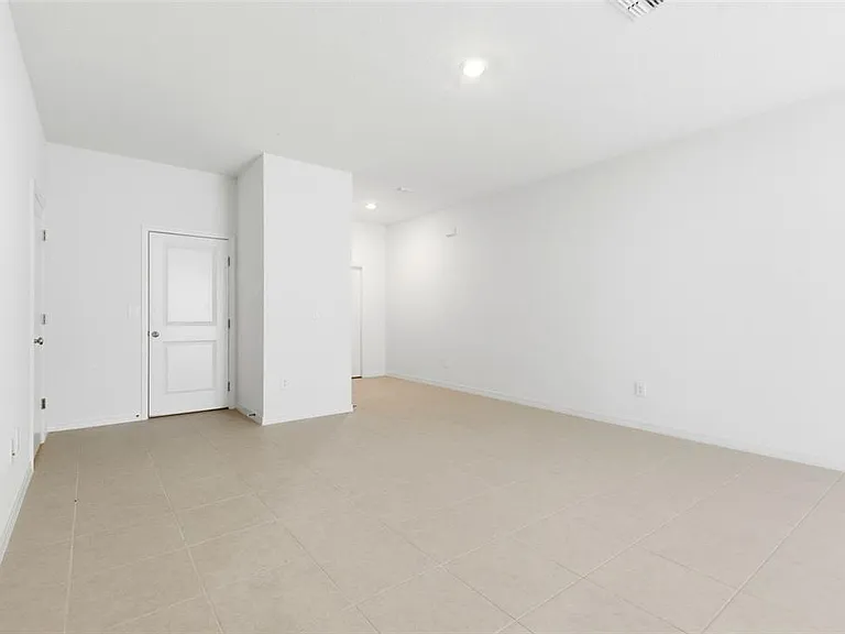 9851 Feaster Dr — Photo 10