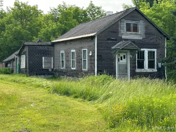 798 S Cedar St, Ewen, MI 49925