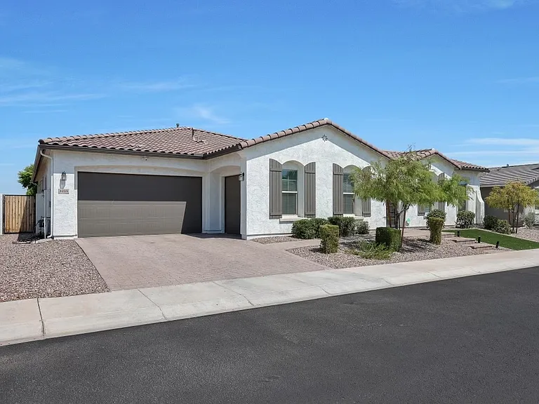 5255 N Ginning Dr — Photo 2