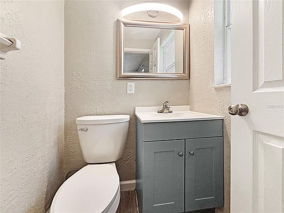 5th image of 122 Drew Ave #122
