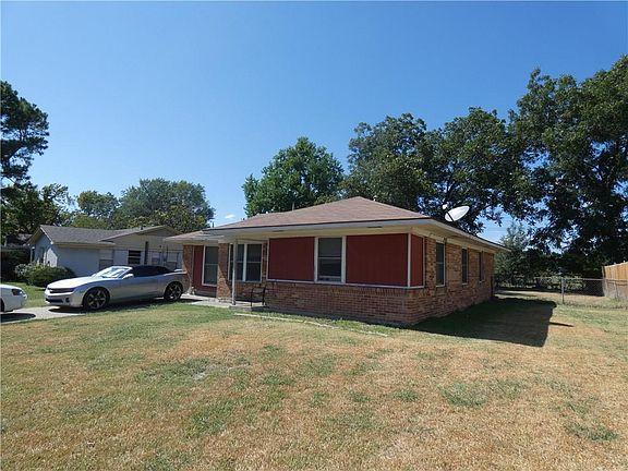 3rd image of 209 E Chico Dr
