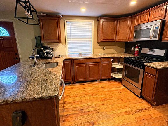 3rd image of 1018 W Browning Rd